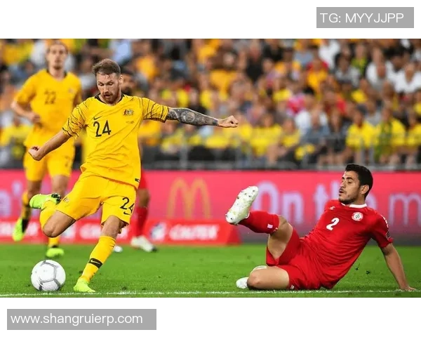 足球明星在赛场上激烈对抗时踢球脱皮的真实瞬间分享